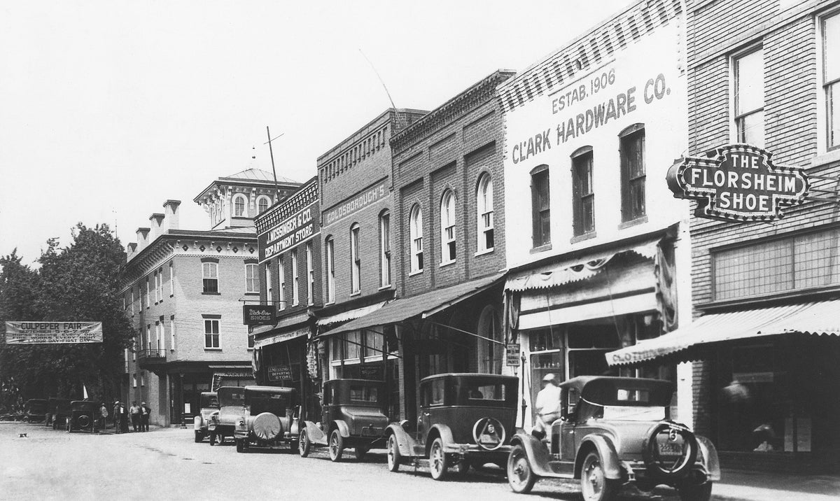Davis Street, Culpeper, 1927. Boyhood home of Confederate Lt. Gen. A. P. Hill, with cupola, is at right rear. Courtesy Museum of Culpeper History