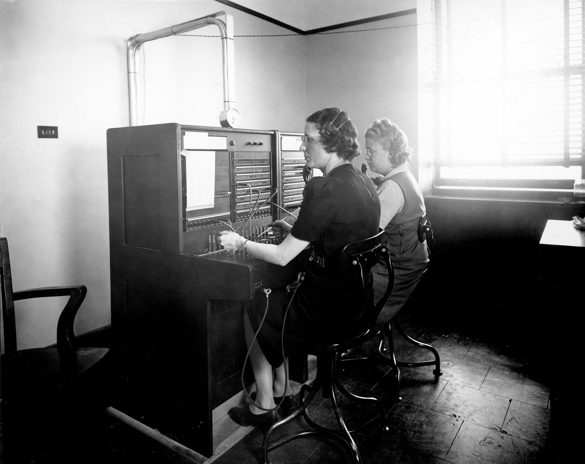 North Dakota Capitol building telephone operators, Bismarck, 1933-34. Courtesy State Historical Society of North Dakota / #D0310-00002