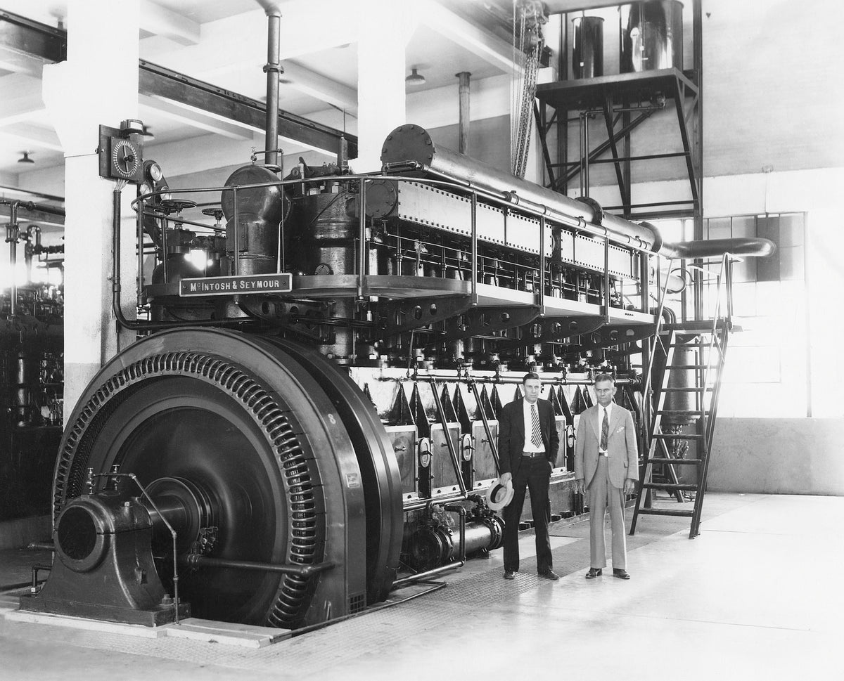 Denton Power Plant, 1935. W. N. Harris and W. Cartwright are included. Courtesy Denton County Office of History and Culture / #88.145.1e