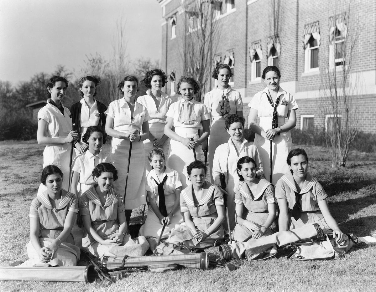 Texas State College for Women students with golf equipment, 1930s. Courtesy Texas Woman’s University / #UAP.GC.1