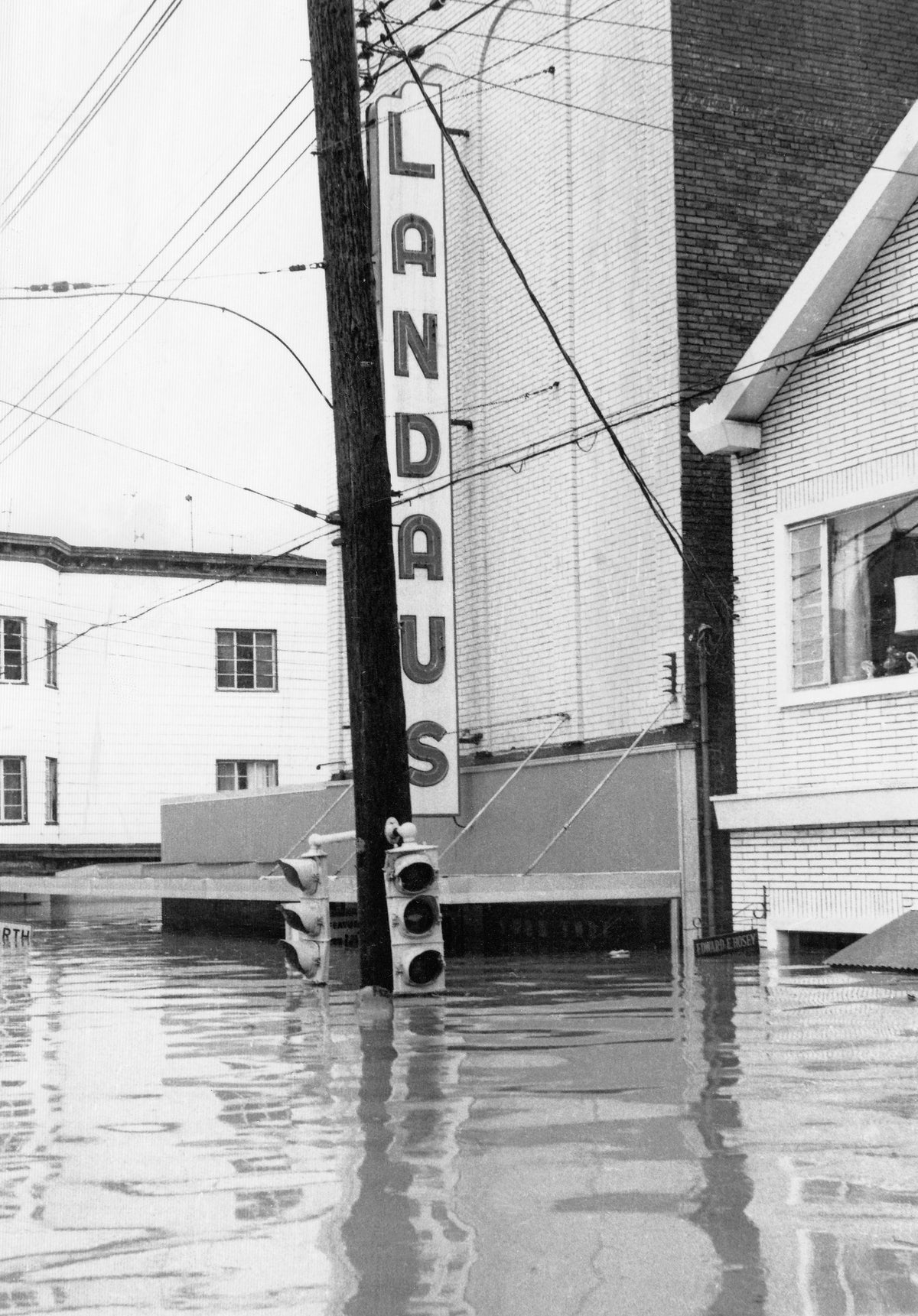 Floodwaters rise to the base of the traffic lights on East Main Street, Plymouth, at the Eno Street intersection. The Citizens’ Voice