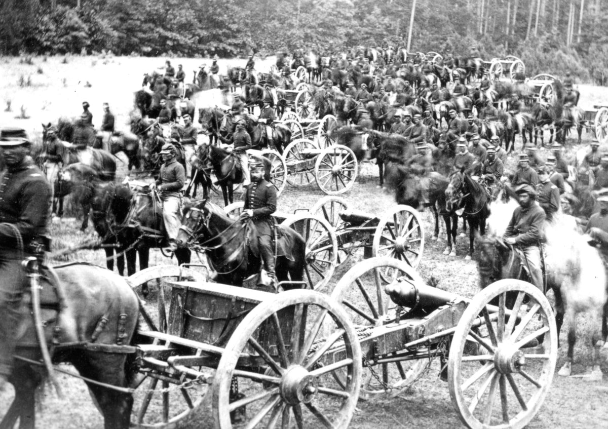 Officers of Battery C, 3rd U.S. Artillery, near Fair Oaks, Va., June 1862. Library of Congress