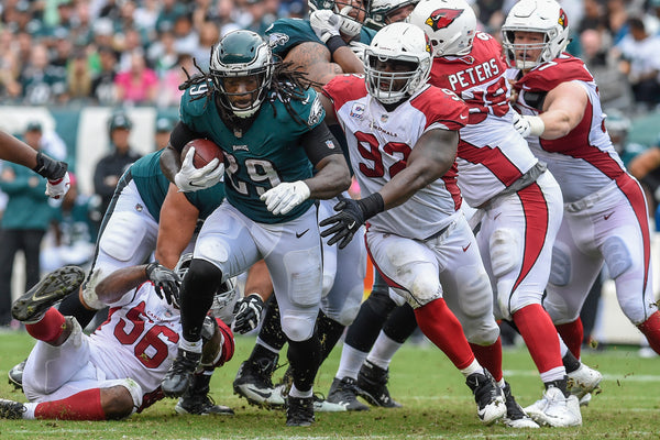 Eagles running back LeGarrette Blount busts through the Arizona defense. Courtesy Clem Murray / Staff Photographer