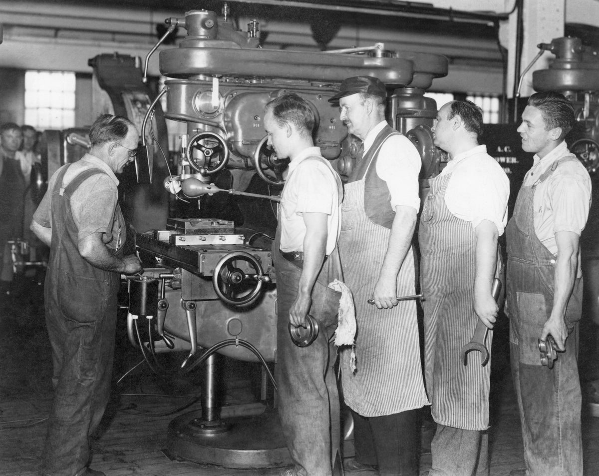 Pratt and Whitney apprenticeship training, Hartford, circa 1935. Victor G. Muzzulin Jr. is pictured second from left. Courtesy Victor Muzzulin Family