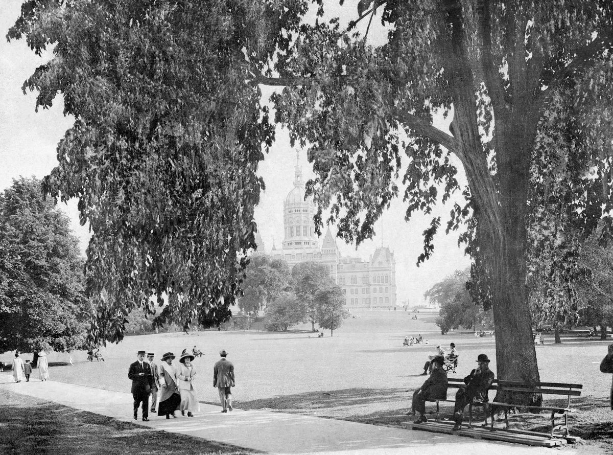 Bushnell Park, downtown Hartford. 1910s. Courtesy Harriet Beecher Stowe Center / #No. 1