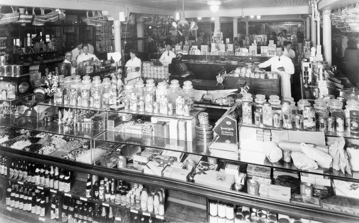 Burnham’s Grocery Store, West Hartford, circa 1930. Courtesy Noah Webster House and West Hartford Historical Society