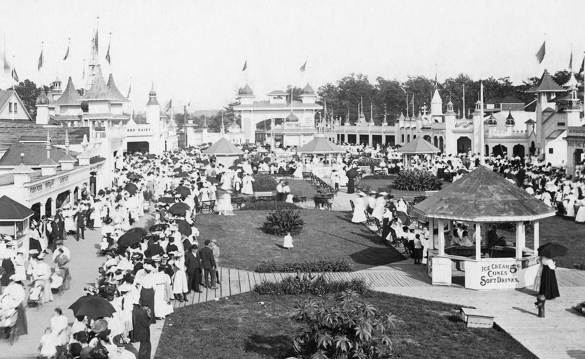 The midway at Luna Park, Hartford, circa 1908. The park offered a Ferris wheel, a miniature train ride, and numerous other attractions. Courtesy Noah Webster House and West Hartford Historical Society