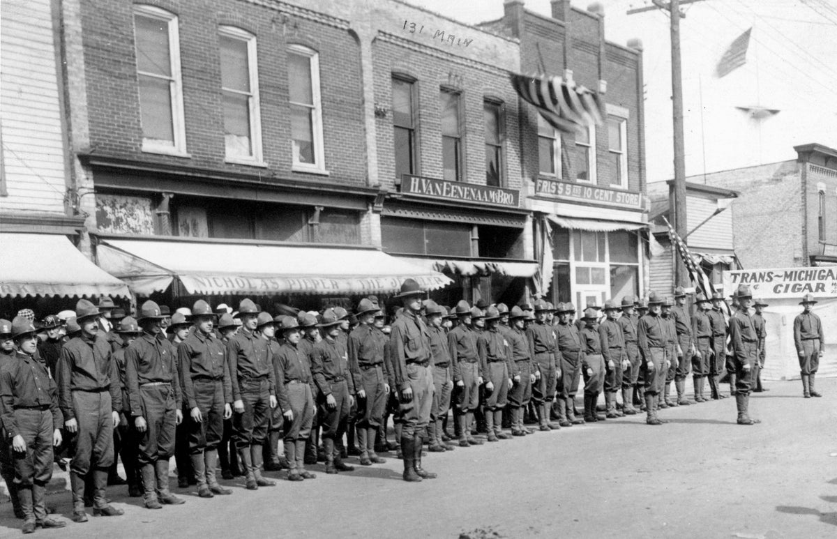Homecoming for World War I soldiers, 131 Main Avenue, Zeeland, 1918. Courtesy Patti Bing