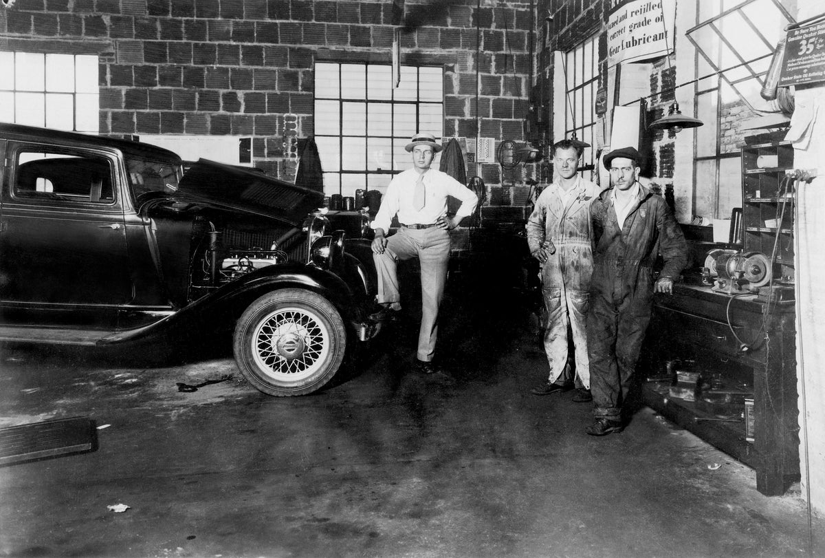 Terhaar Oldsmobile Garage on Central Avenue between Ninth and Tenth Streets, Holland, September 12, 1932. From left: Henry Terhaar (owner), Julius Deters (mechanic), Melvin Pete Hertz (service manager). Courtesy Jack Hertz and Karen Brink