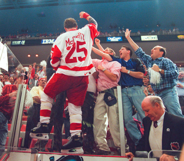 Stanleytown: The Inside Story of How the Stanley Cup Returned to the Motor City After 41 Frustrating Seasons (2021)