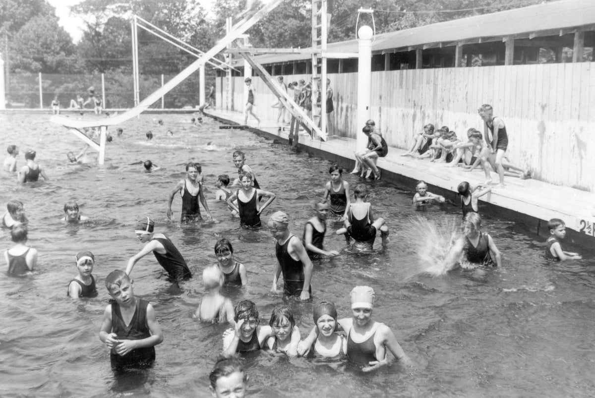 Swimmers at the Riverside Park pool, circa 1935. Courtesy Jackson County Historical Society