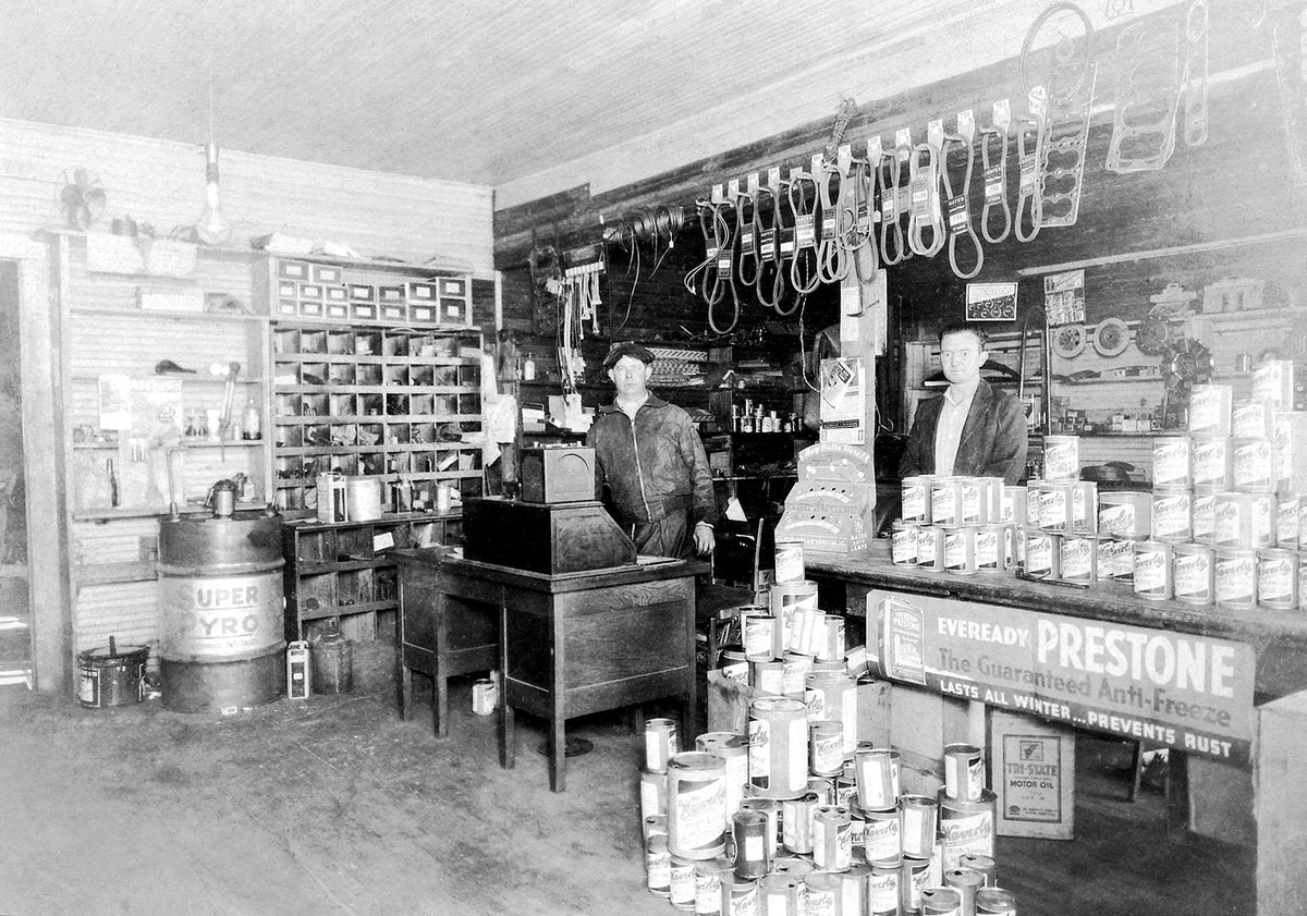 Old Gulf Service Station, Lowell, late 1920s. Courtesy Millican Pictorial History Museum