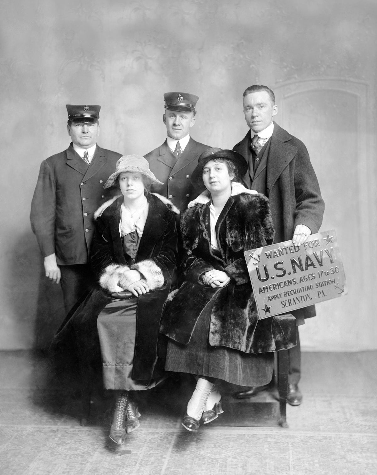Romayne Shrenk, at front left, of South Scranton and Florence Metters of Olyphant applying at the Navy Station for Naval Defense Reserve, Scranton, 1917. Courtesy Scranton Times-Tribune