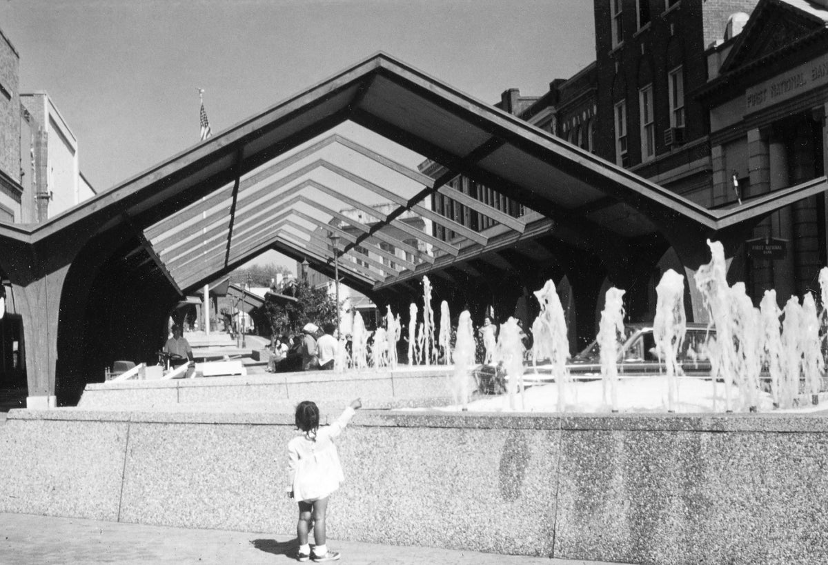 View at the corner of Magnolia and Central Avenue after Urban Renewal. This view is looking west on Central Avenue with AmSouth Bank to the right of the photo. The fountain and wooden canopy are gone.
