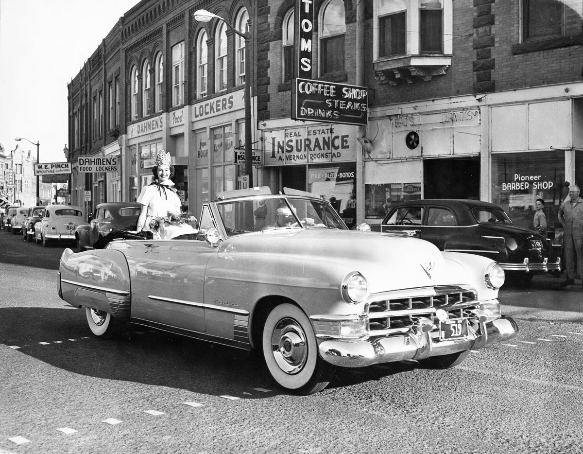 N.I.C.E. Homecoming Parade with the Homecoming Queen waving to onlookers, 1950. Courtesy Lewis-Clark State College