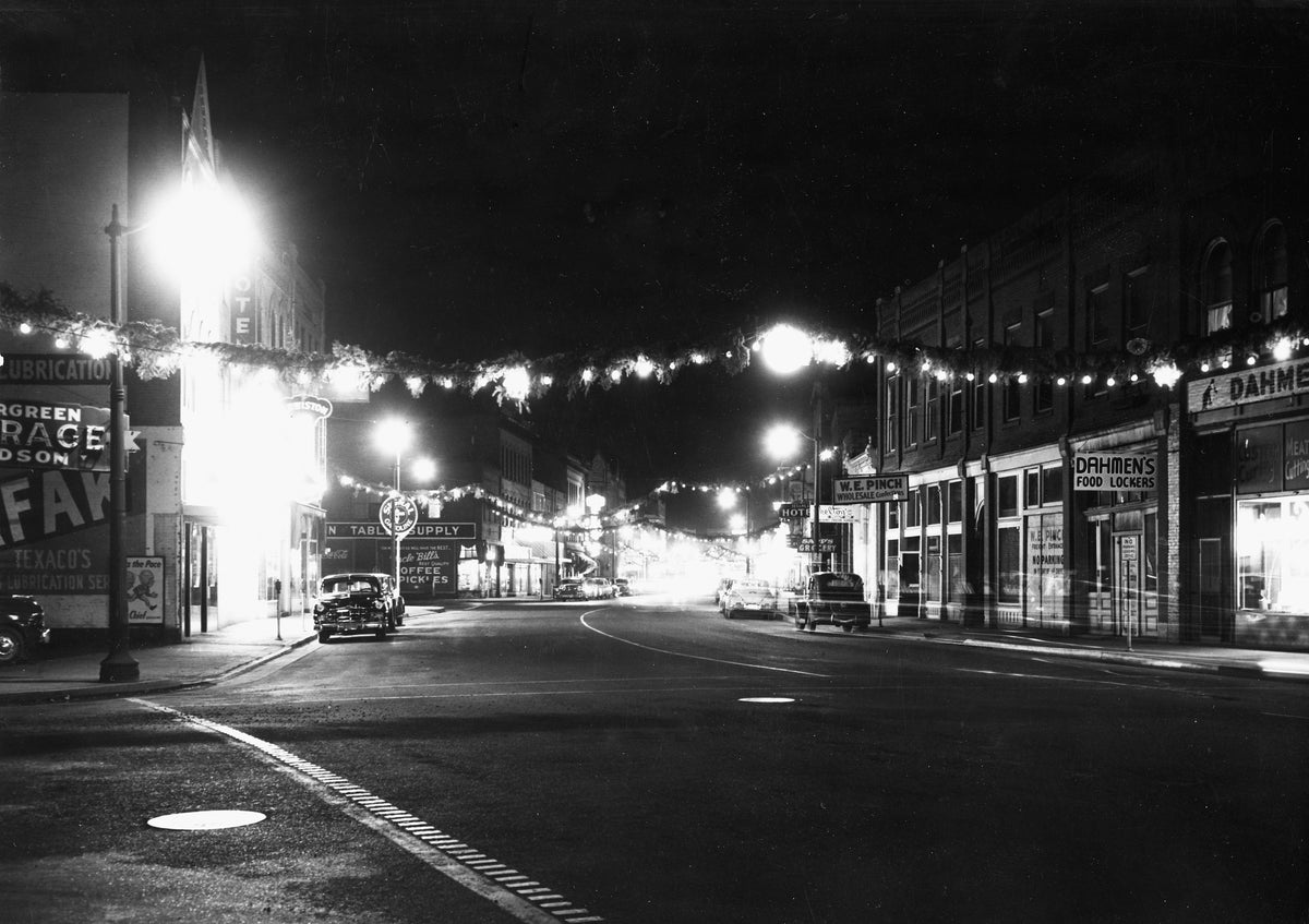 Main Street decked out in Christmas decorations, December 3, 1949. Courtesy Lewiston Morning Tribune