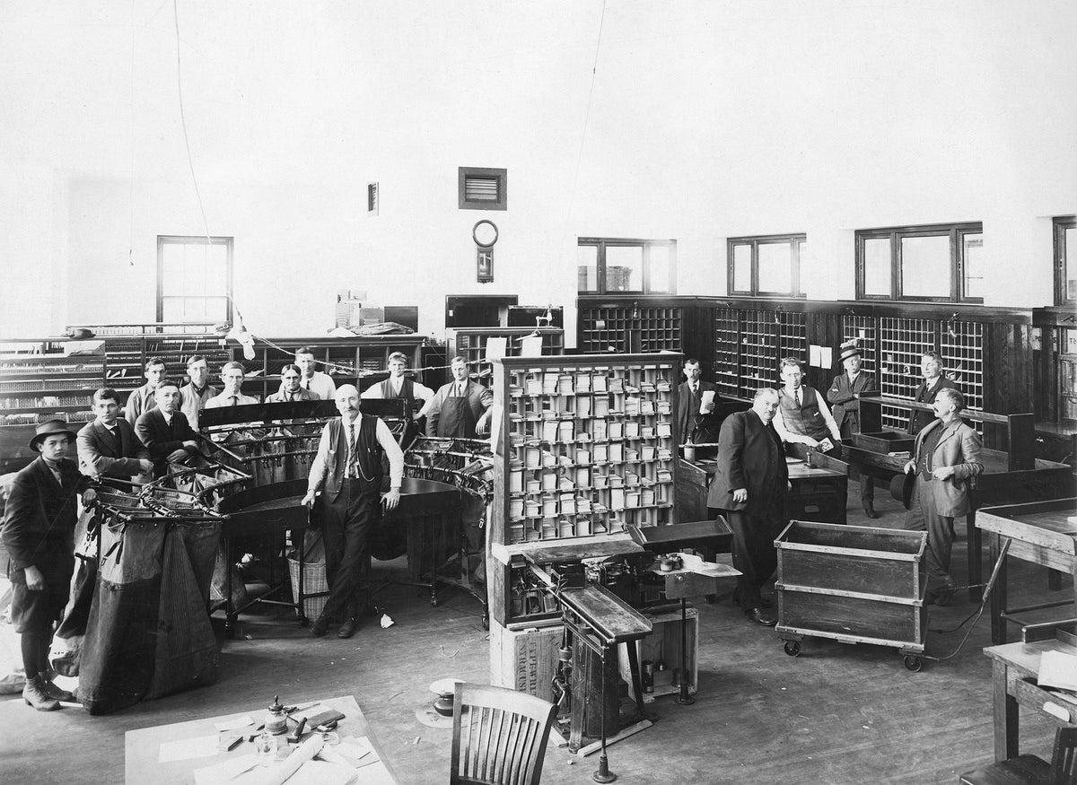 Workers in the Albany Post Office in 1915. Included in the photograph are Walter Worrel, John Goin, William Myers, Dave Patterson, Rollin Hackleman, Frank Powell, James Van Winkle, Kenneth Goin, Bob Torbett, Irvin Cady, William Patterson, Loffy Billyeu, John T. Humphrey, Judd Ross, and C. H. Stewart. Courtesy Albany Regional Museum