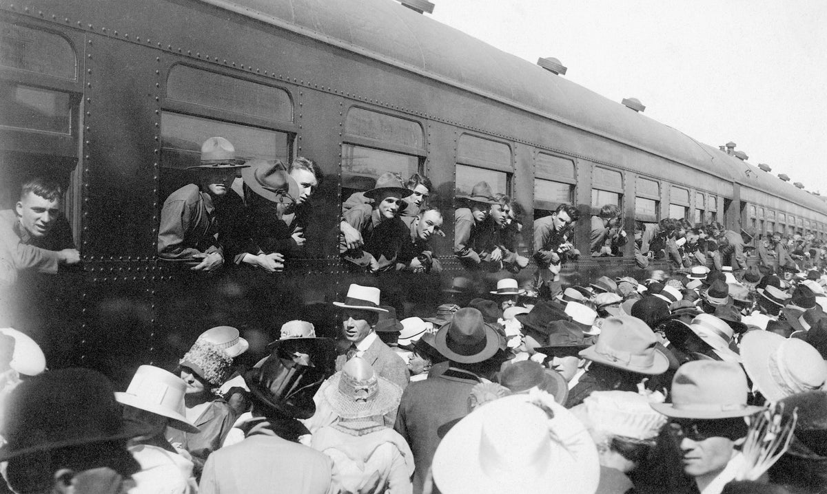 World War I soldiers on a train as friends and family look on, circa 1918. Courtesy Linn County Historical Museum