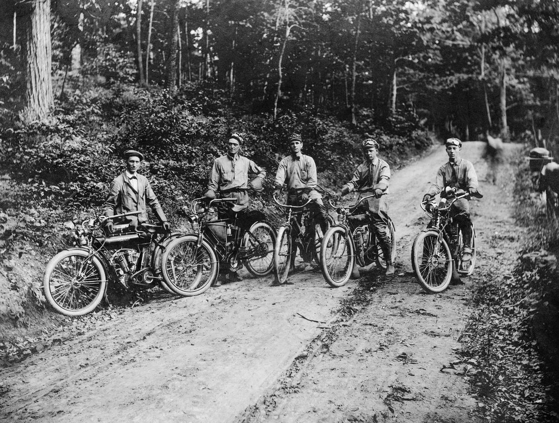 George Davis (far left) and others on a bike ride up Mill Mountain, circa 1920. COURTESY VIRGINIA ROOM, ROANOKE PUBLIC LIBRARIES