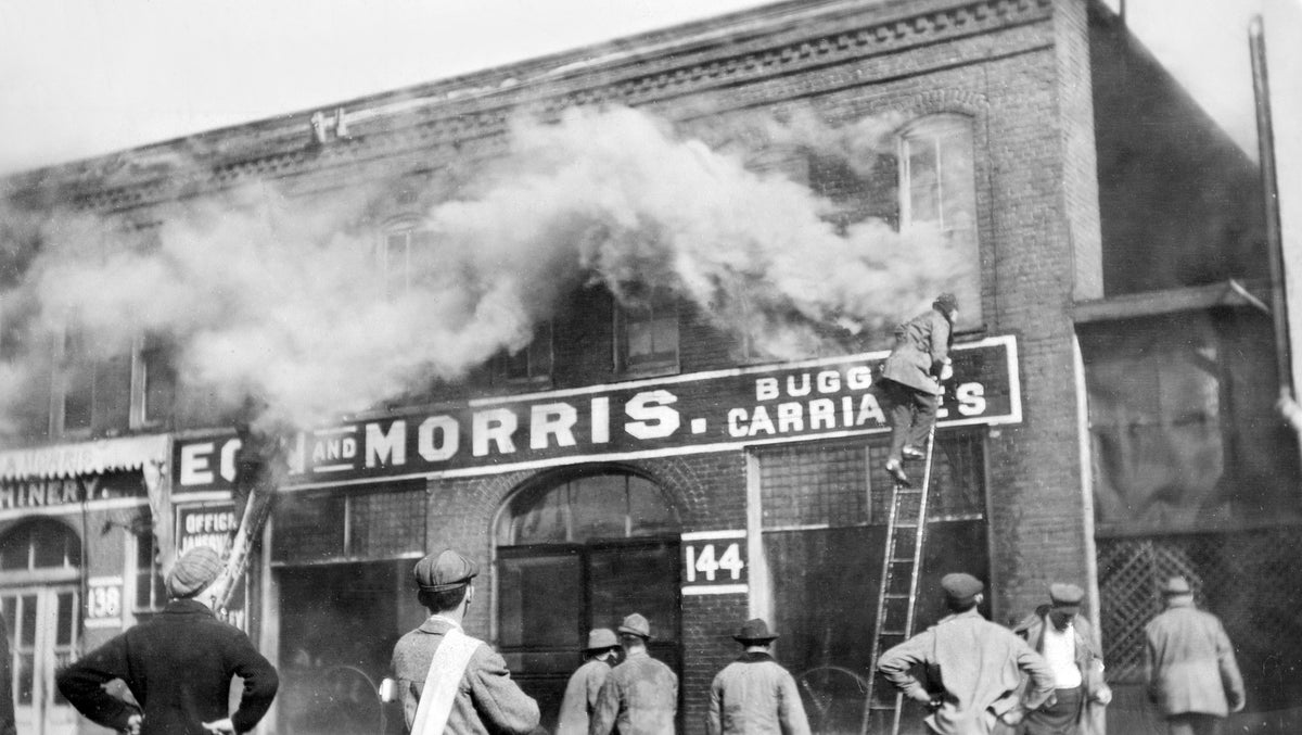 Fire at Leon & Morris, 1913. Courtesy Decatur Public Library