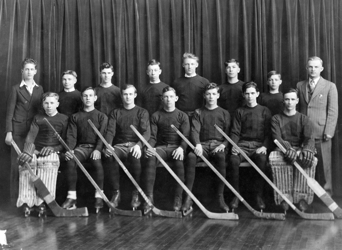 The 1931 McKinley High School hockey team. Courtesy North Wood County Historical Society / #U103.10