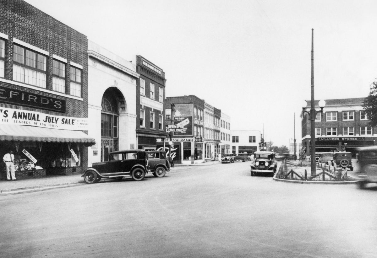 Public Square in Martinsville, circa 1927. COURTESY BASSETT HISTORICAL CENTER
