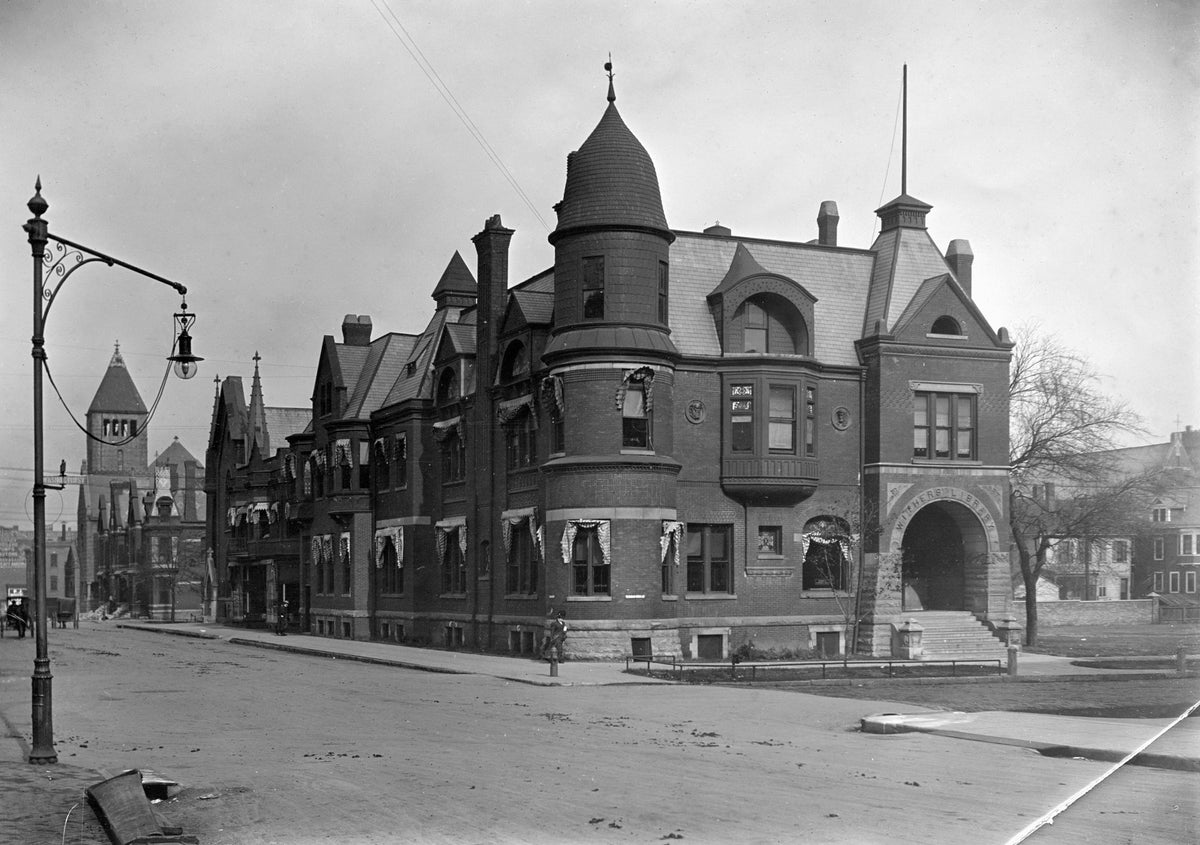 Withers Public Library, Bloomington, 1922. Courtesy Illinois Wesleyan University Special Collections
