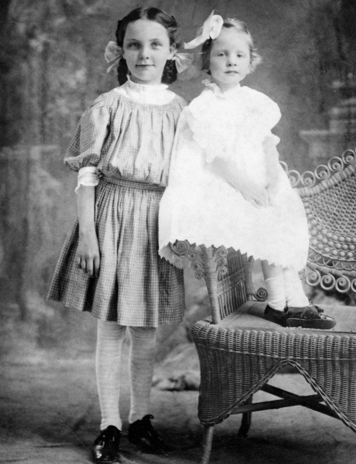 Gladys and Lucille Thomas in Bristol, circa 1905. Courtesy Thomas Family
