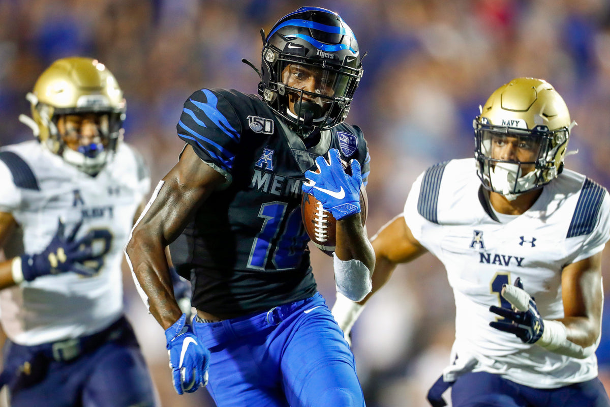 Memphis Tigers wide receiver Damonte Coxie catches and runs in a 31-yard touchdown against Navy. Courtesy Joe Rondone / The Commercial Appeal
