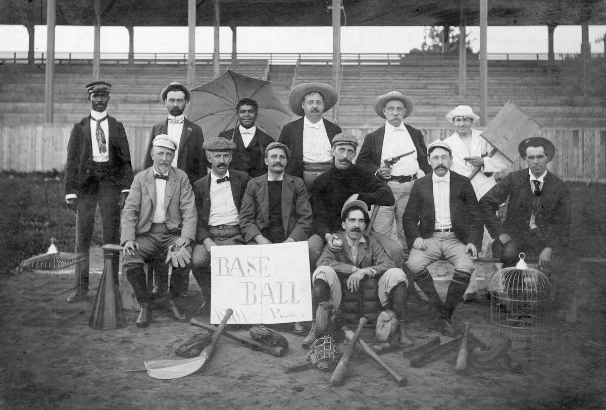 Looking Back: New London County: Vol. I - The 1860s - 1930s