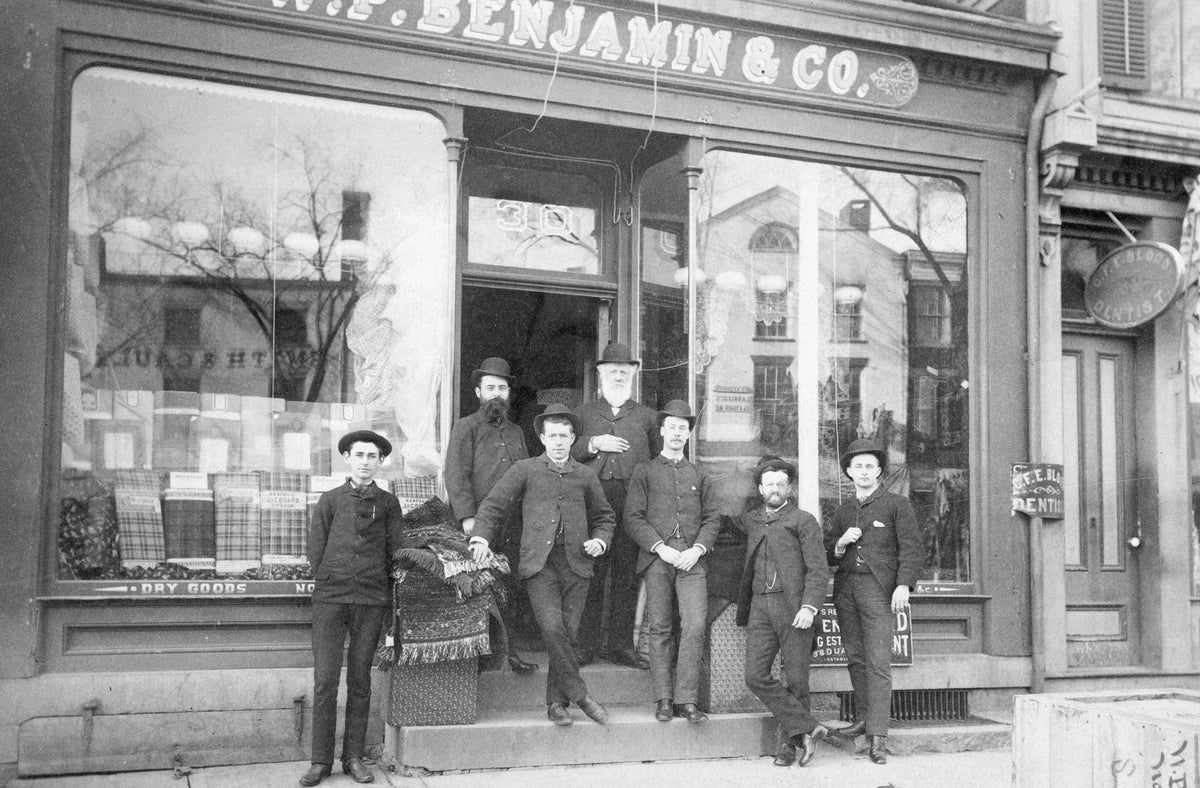 Looking Back: New London County: Vol. I - The 1860s - 1930s