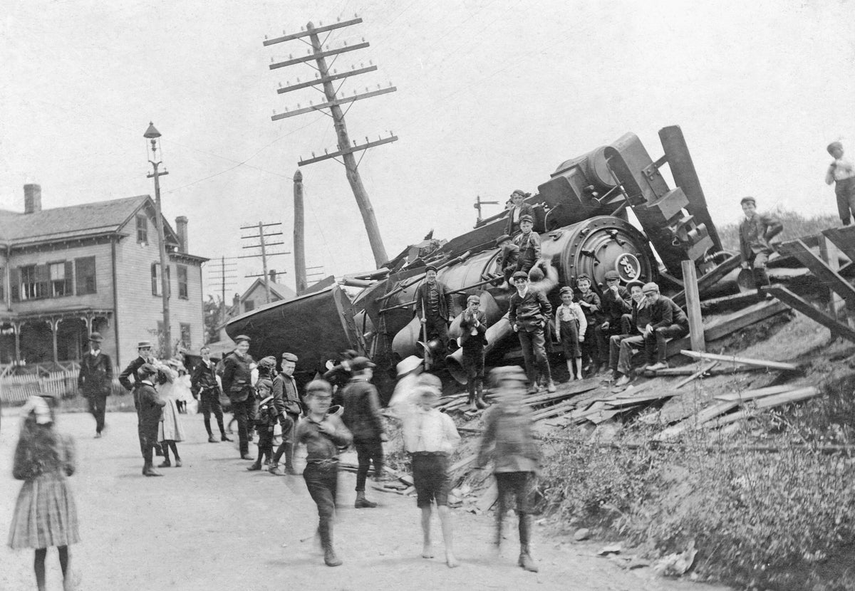 Looking Back: New London County: Vol. I - The 1860s - 1930s