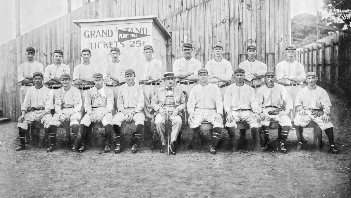 Looking Back: New London County: Vol. I - The 1860s - 1930s
