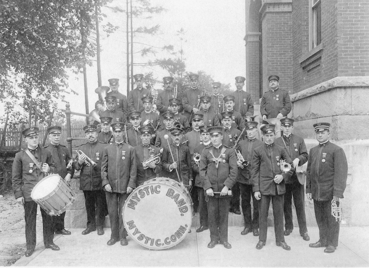 Looking Back: New London County: Vol. I - The 1860s - 1930s