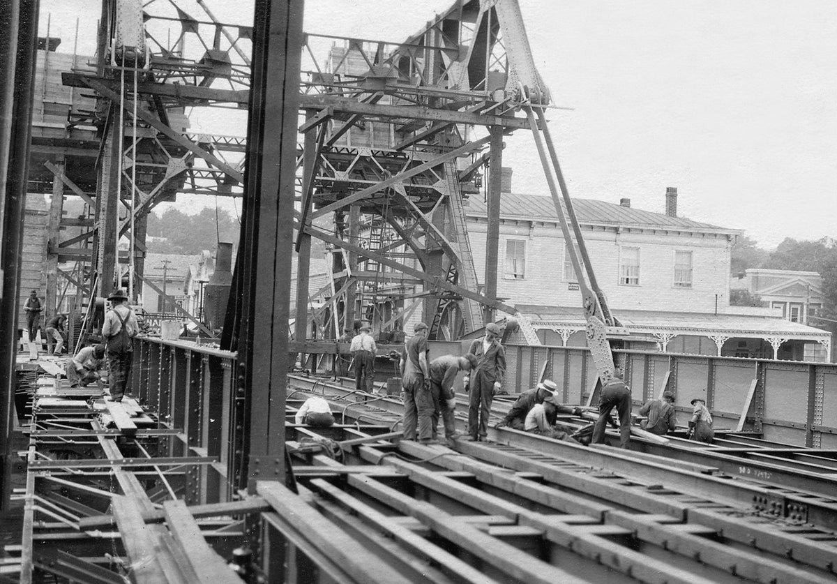 Looking Back: New London County: Vol. I - The 1860s - 1930s