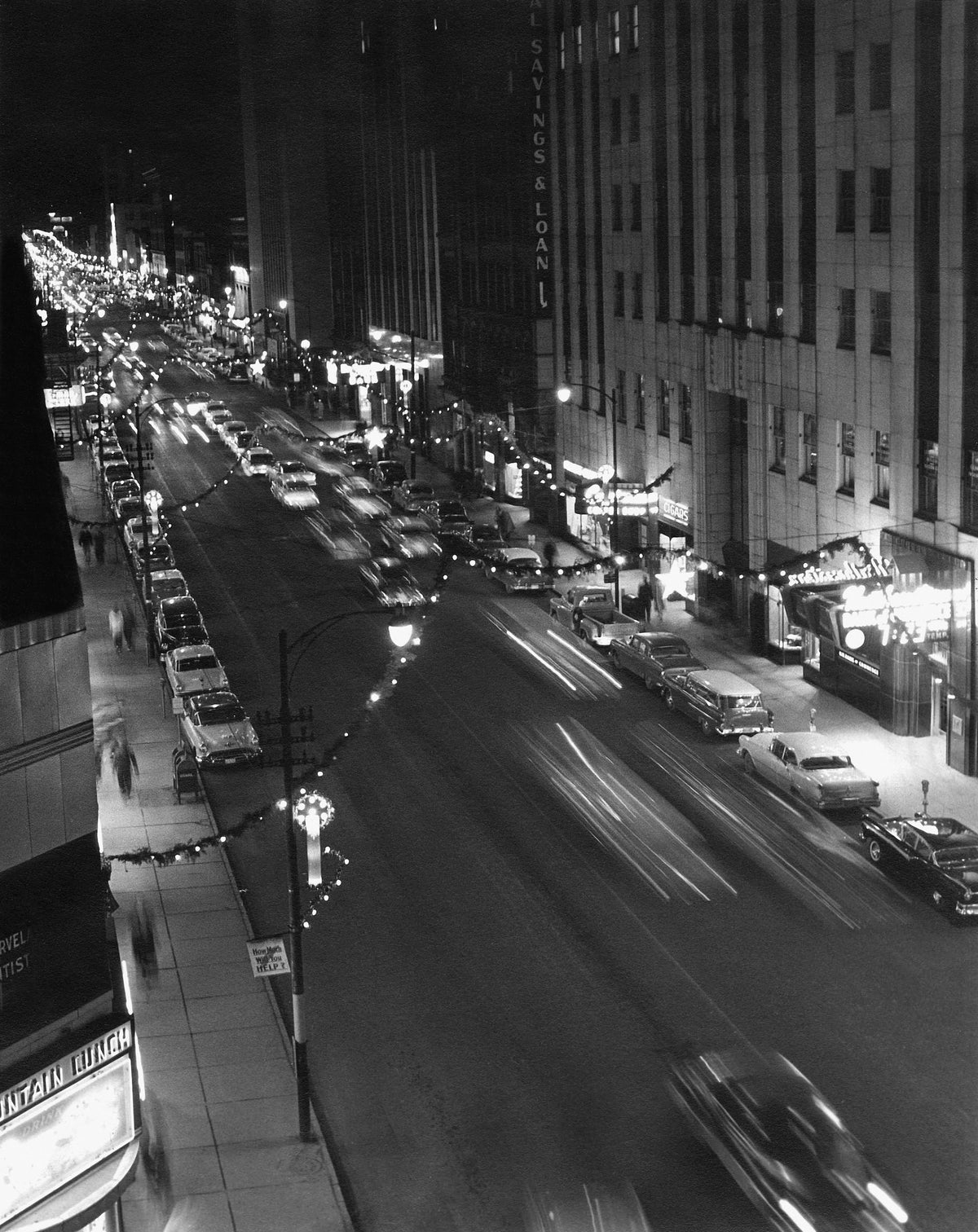 Holiday decorations strung up on Superior Street, Duluth, 1957. Courtesy Northeast Minnesota Historical Collections,  which are on permanent loan to the Kathryn A. Martin Library  from the St. Louis County Historical Society. Courtesy of Archives and  Special Collections, Kathryn A. Martin Library, University of Minnesota Duluth