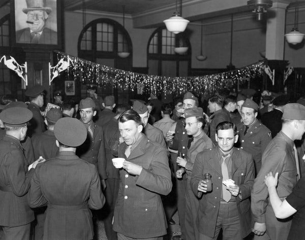 Christmas scene at the Canteen, circa 1944. Courtesy Lincoln County Historical Museum