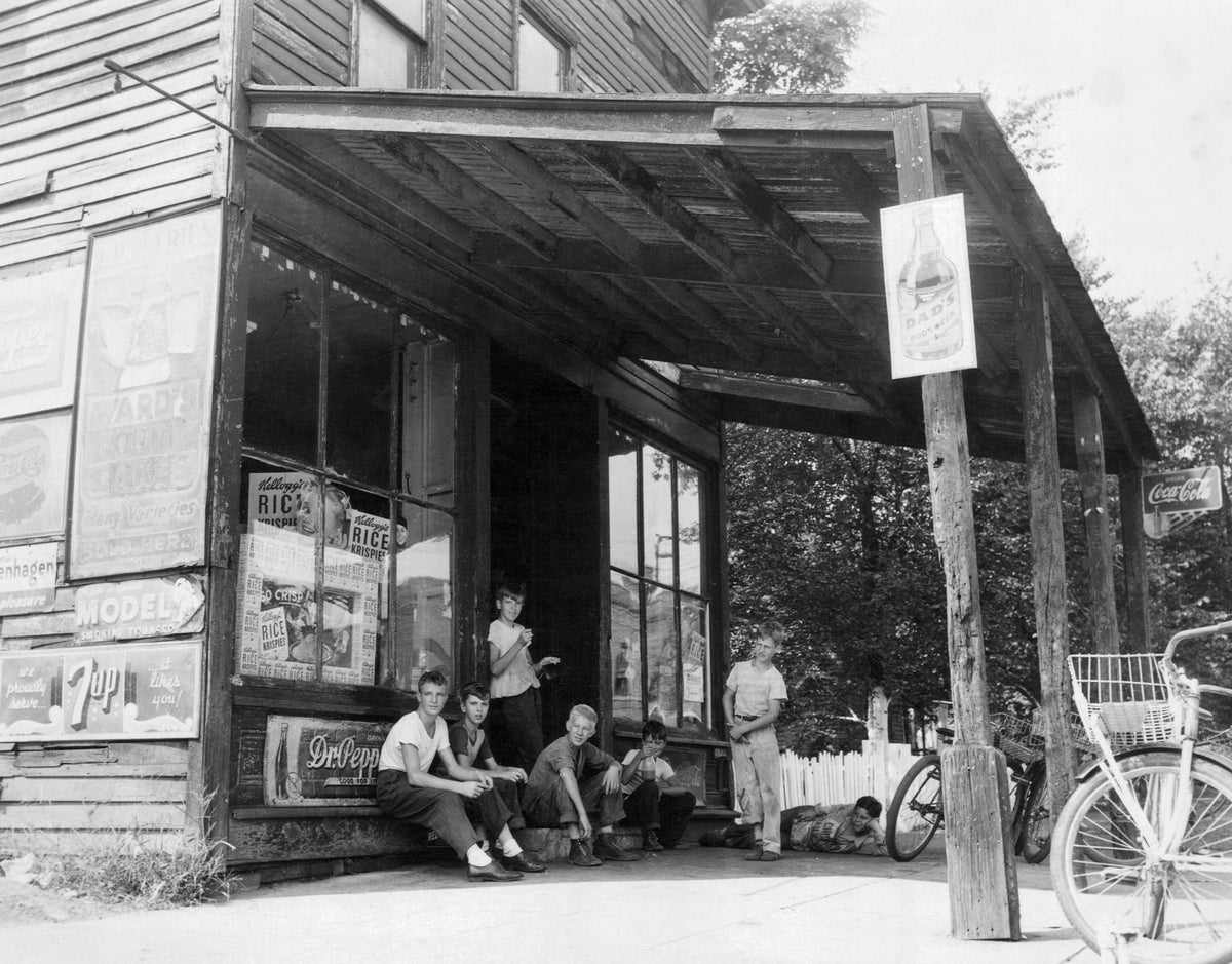 Youngsters outside of O'Neil Grocery on 1102 West Chestnut Street, September 12, 1948. At this point, the store had been housed in the same building for seventy-nine years. Courtesy The Pantagraph
