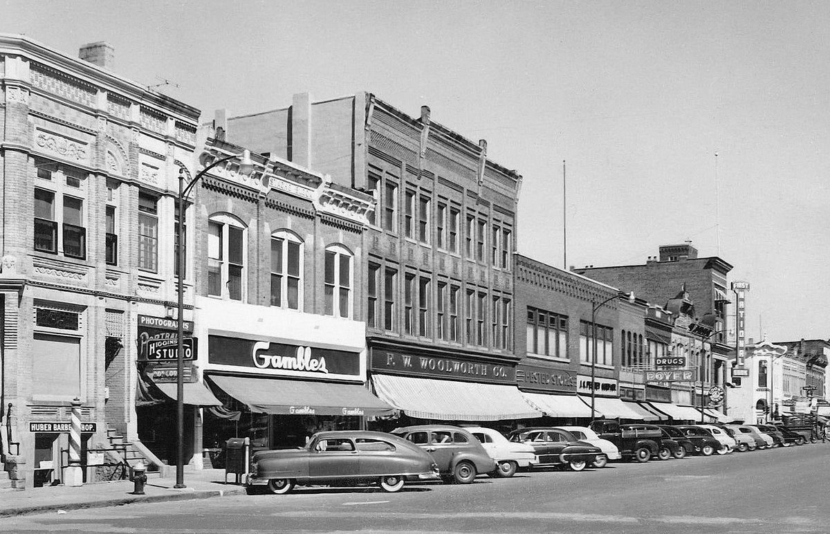 Cars line the west side of the downtown square.