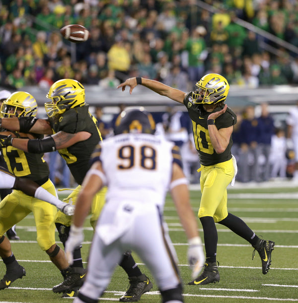 Oregon quarterback Justin Herbert throws to the outside during the Ducks’ 17-7 home victory against the California Golden Bears. Courtesy The Oregonian / Sean Meagher