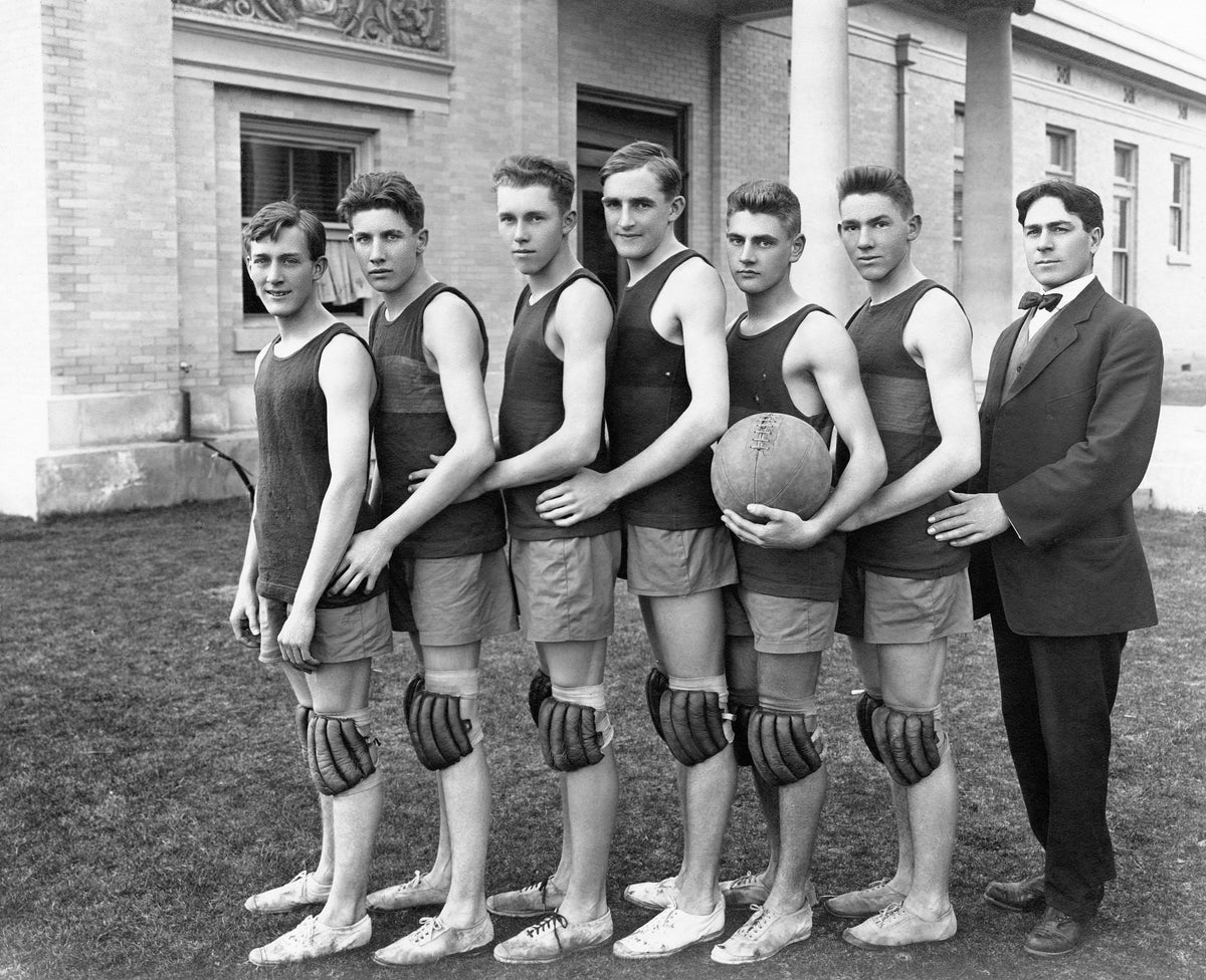 Anaheim High School basketball team, 1914. From left: Coe Wellman, Jack Spencer, Clarence Beebe, Morrie Martenet, Edwin Miller, Clark Chamberlain, Coach Benjamin Milliken. Courtesy Anaheim Public Library