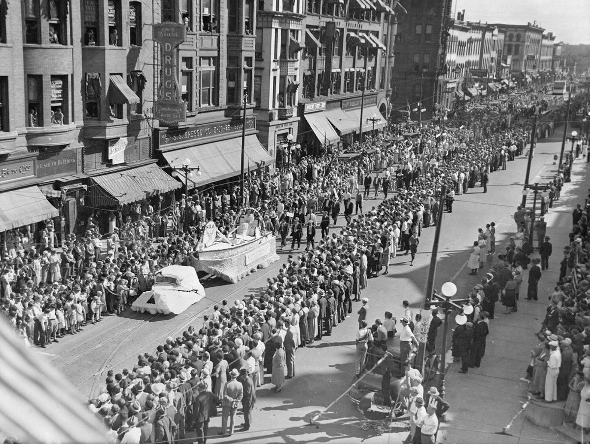 National Recovery parade, Bloomington, 1933. Courtesy of the McLean County Museum of History, Pantagraph Collection
