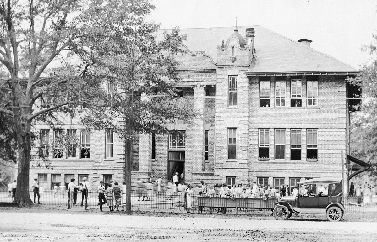 Moss Point High School, circa 1910. The school was demolised in 1941.