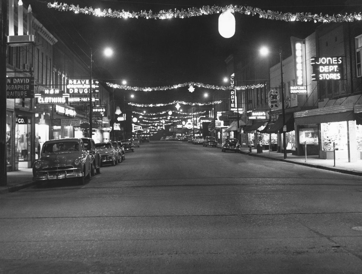 Christmas decorations hanging over Sunset Avenue in Asheboro, 1946. Courtesy Randolph County Public Library