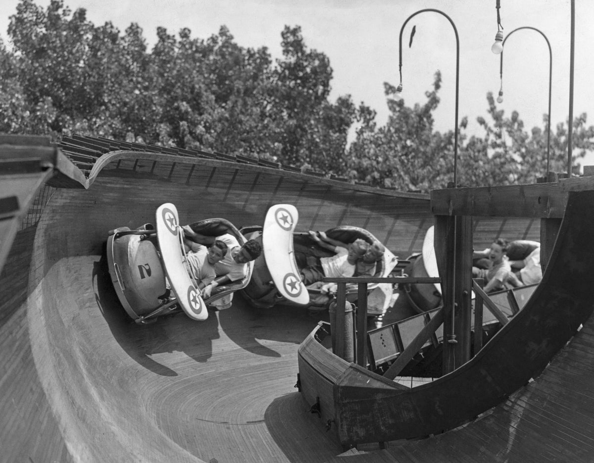 Riding the Flying Turns at Euclid Beach Park in 1946. Courtesy Cleveland Public Library/Photograph Collection/#SCL011668