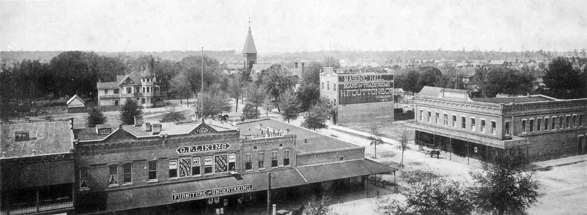 Westward view from the courthouse, 1890s. O. P. Likins Furniture and Undertaker and the Masonic Hall are visible. Courtesy Florida Historical Society