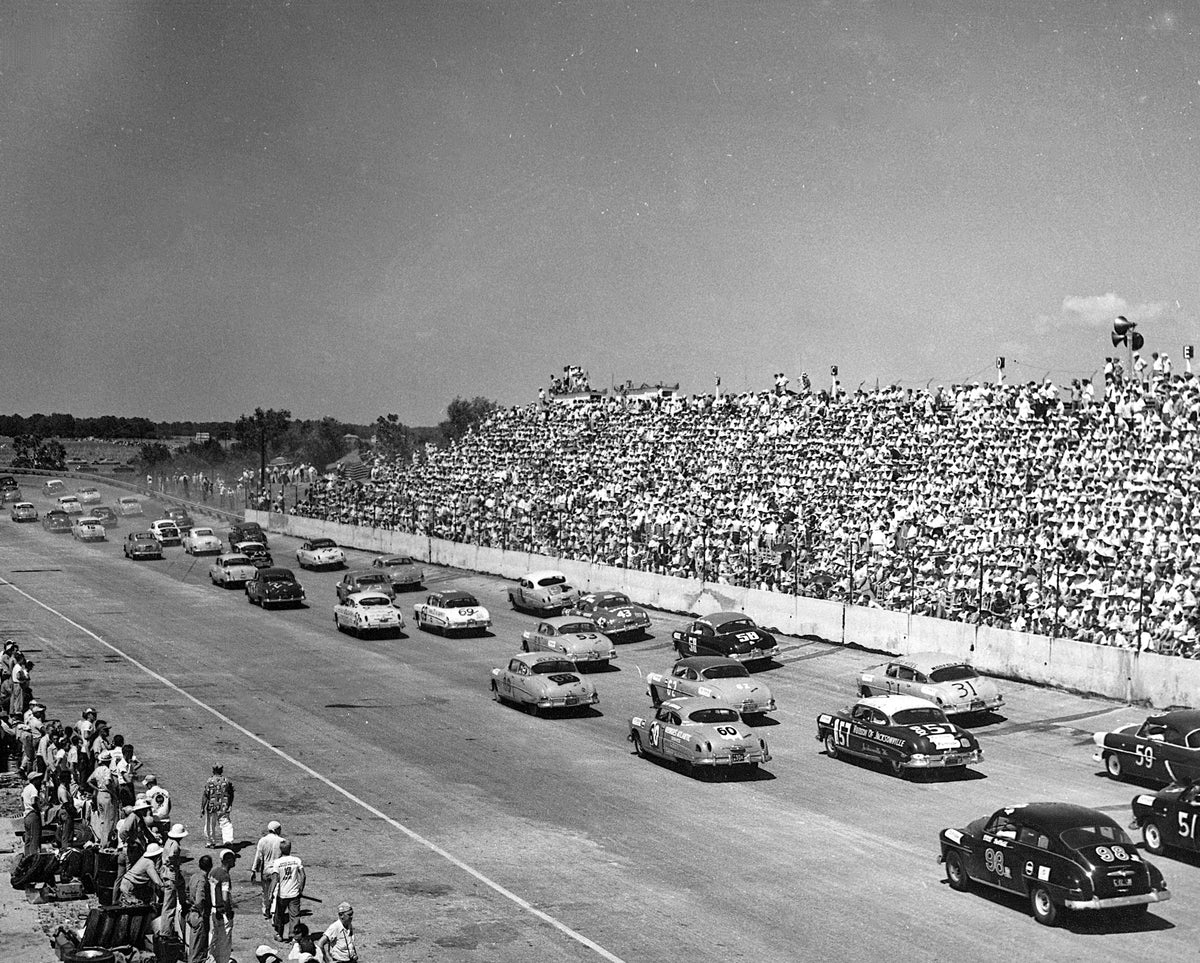 The running of the first Southern 500 at Darlington, South Carolina on Sept. 4, 1950. The eventual winner, Johnny Mantz, started near the tail of the field in 43rd in a 1950 Plymouth co-owned by Bill France Sr. Darlington was NASCAR’s first asphalt superspeedway and home of its first 500-mile event. Courtesy RacingOne