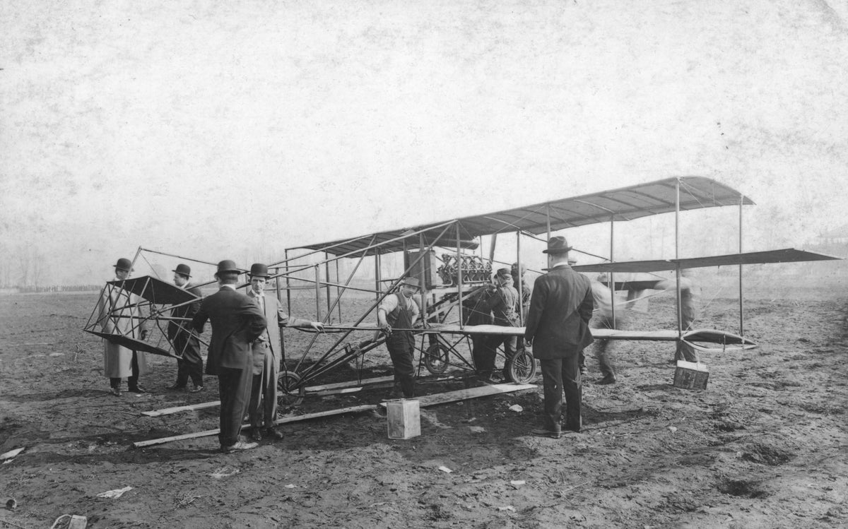The first airplane in Spokane County, circa 1910. Courtesy Spokane Public Library/Northwest Room