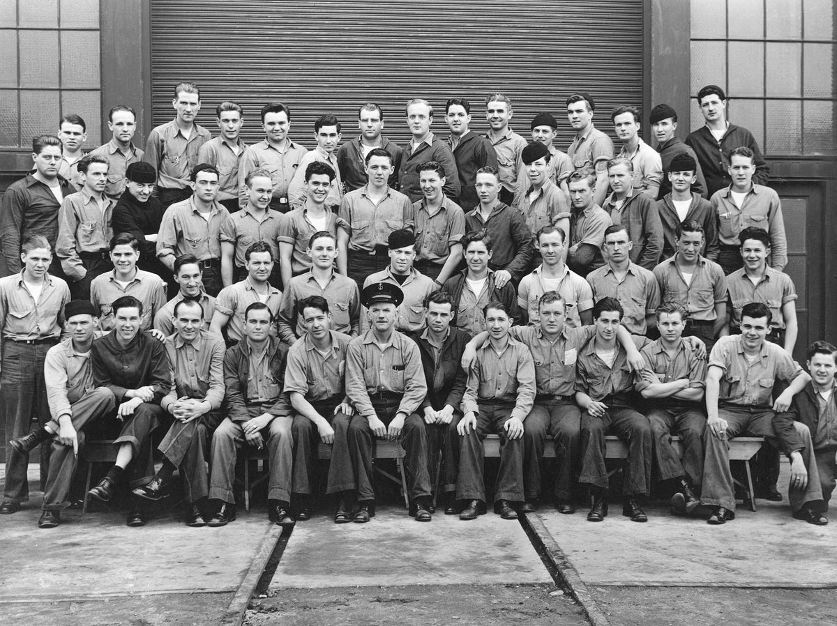 Diesel school students, January 1943. The only ones identified are George H. Smith, bottom row, fourth from left and F.H. Dickmeyer, top row, eighth from right. Chief Kelly was the instructor. Courtesy Submarine Force Library and Museum
