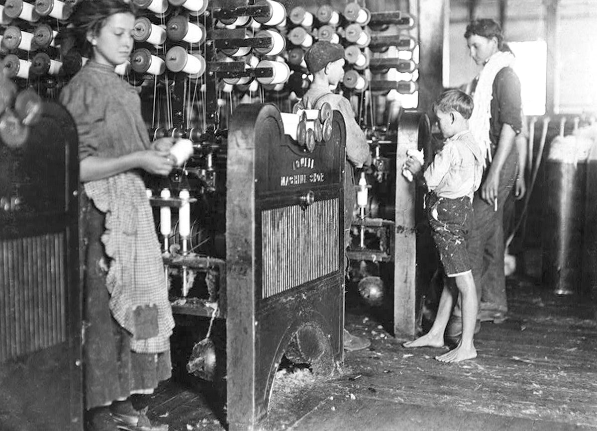 Doffers and spinners working at Melville Manufacturing Company, Cherryville, 1908. Courtesy Library of Congress